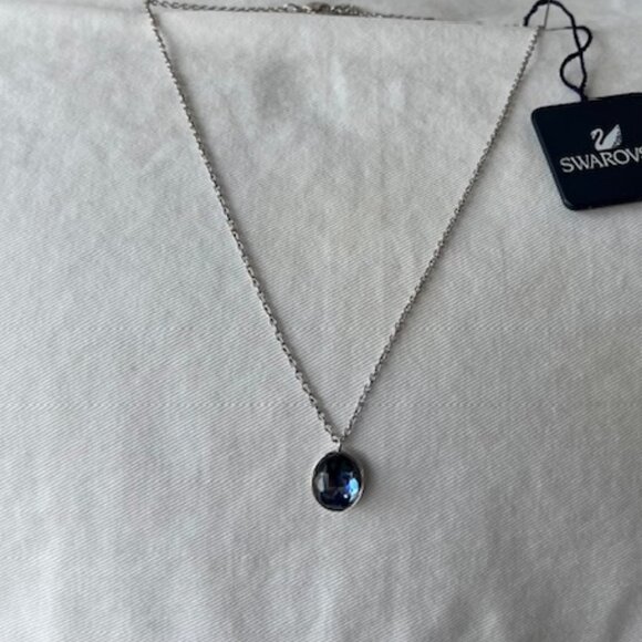 Swarovski Blue Crystal Necklace – new in box - Picture 4 of 7